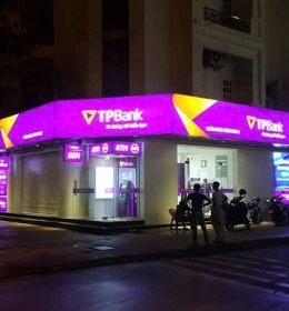 Biển bạt 3m uv khung nhôm dập