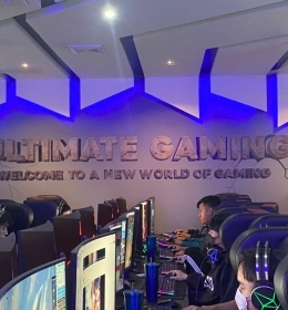 Alu ốp chạy đèn led + chữ nổi dán tường