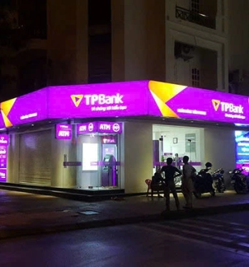 Biển bạt 3m uv khung nhôm dập