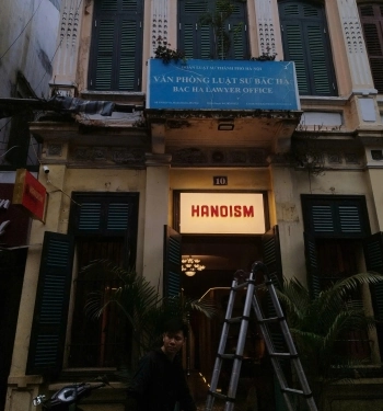 Hộp đèn mica ánh sáng nắng